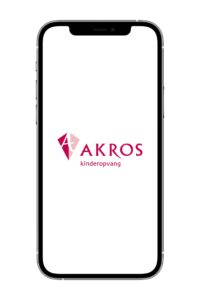 smartphone met Akros ouderapp